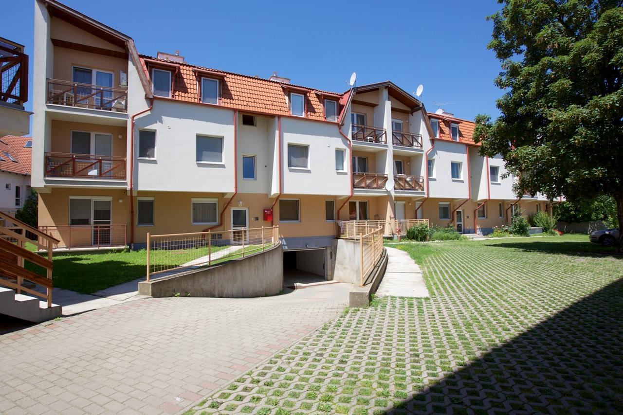 Zoli Apartmanok-Anita Koelcsey 34-36 Hajdúszoboszló Esterno foto