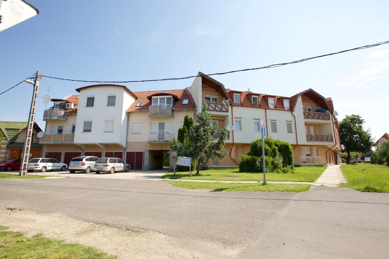 Zoli Apartmanok-Anita Koelcsey 34-36 Hajdúszoboszló Esterno foto